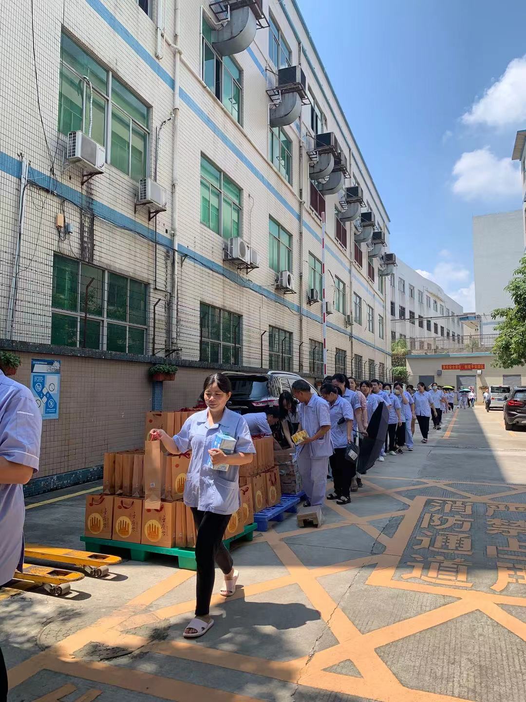 麻豆少妇性爱小视频化妝用品（深圳）有限公司預祝大家度過一個平安祥和、喜慶歡樂的中秋假期！