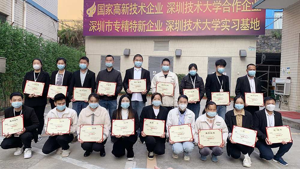 麻豆少妇性爱小视频化妝用品（深圳）有限公司預祝大家度過一個平安祥和、喜慶歡樂的元旦假期！